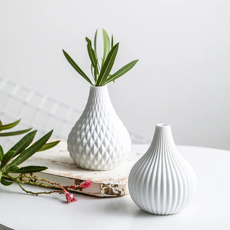 4.5 Inch White Ceramic Flower Vase Geometric Matt Vase Drop-shape Plants Hydroponic Container Home Garden Decoration Centerpiece